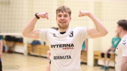 KTML MIX tinklinio lygoje Bernuta komanda po itin įtemptų rungtynių keliauja į finalą.