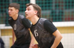 KTML vyrų lygoje sunkią pergalę iškovojo Tinklinio Inžinerija rezultatu 3:2.